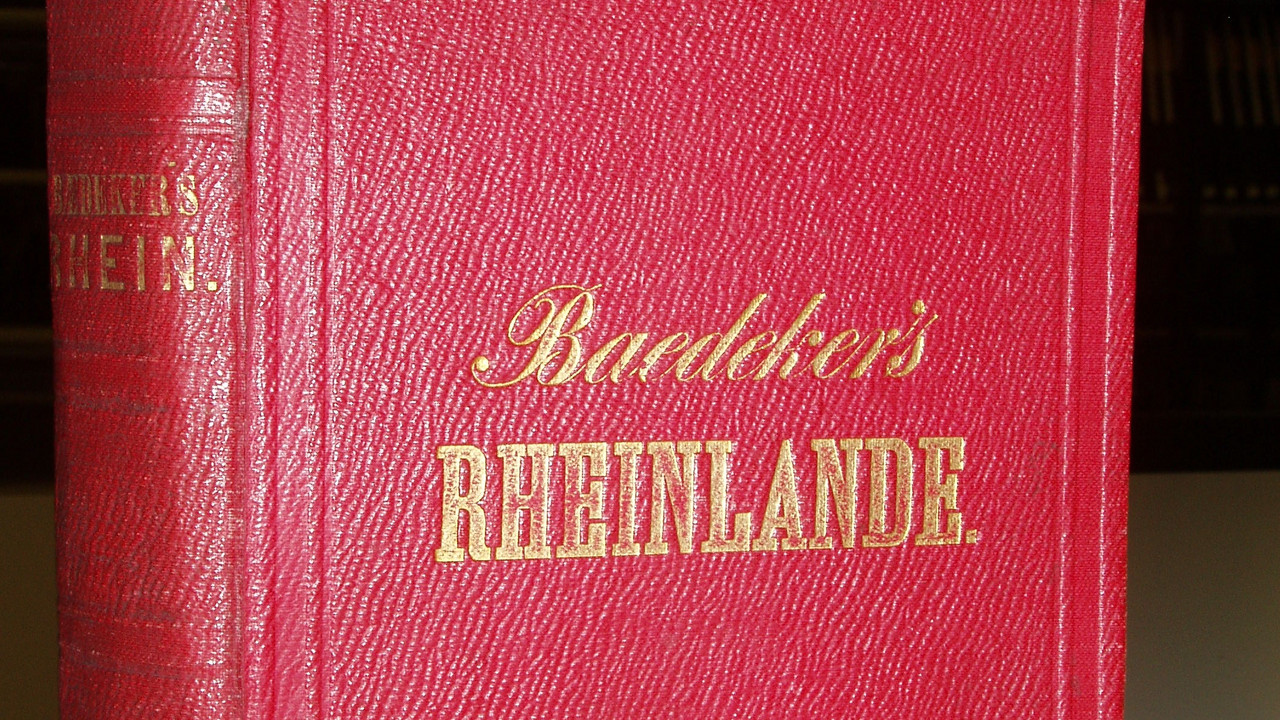 Roter Bucheinband mit goldener Schrift