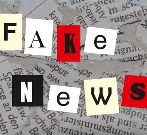 Die Worte "Fake News" aus Zeitungsschnipseln zusammengesetzt
