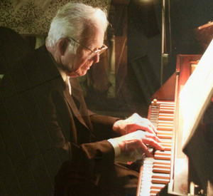 Heinz Markus Göttsche am Klavier