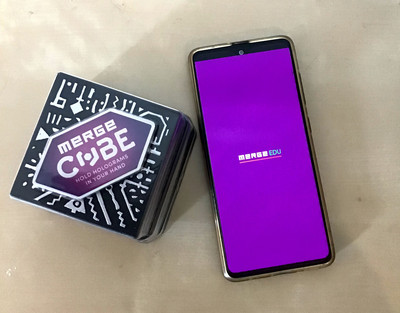 Gummiwürfel (Merge Cube) und Smartphone
