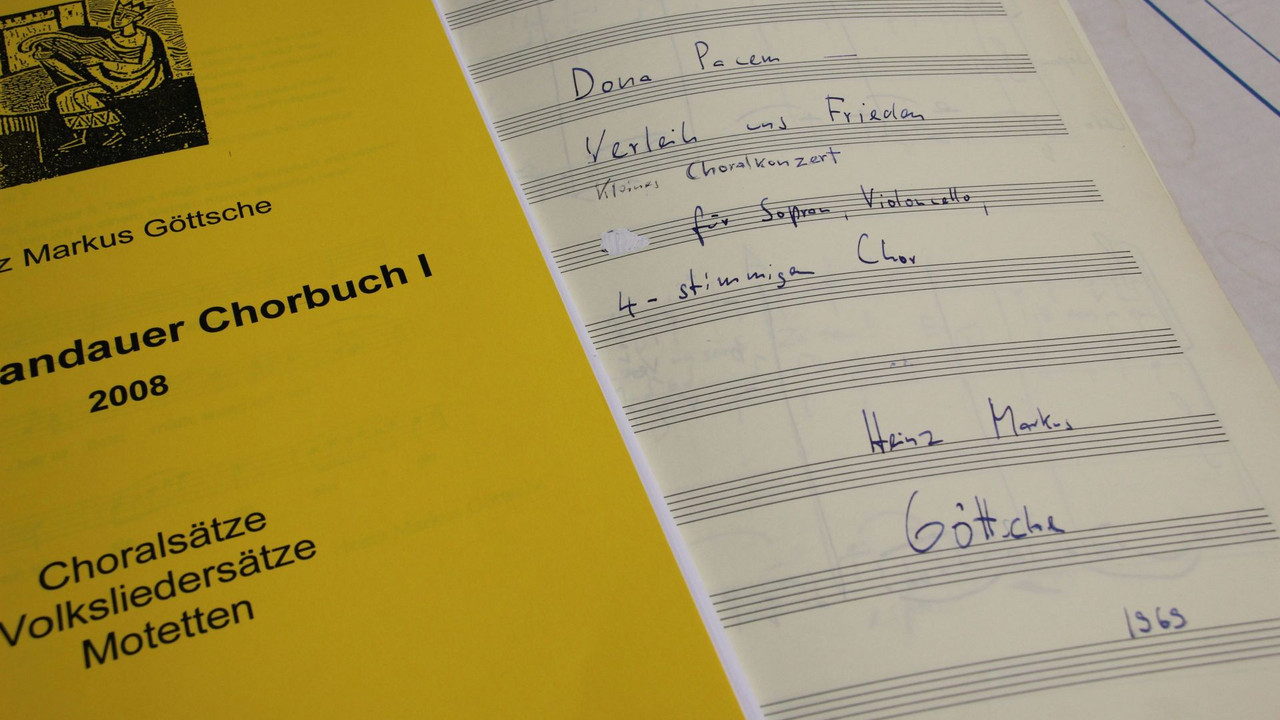 Heft und handschriftlicher Text