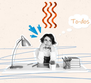 Frau am Schreibtisch, gestresst