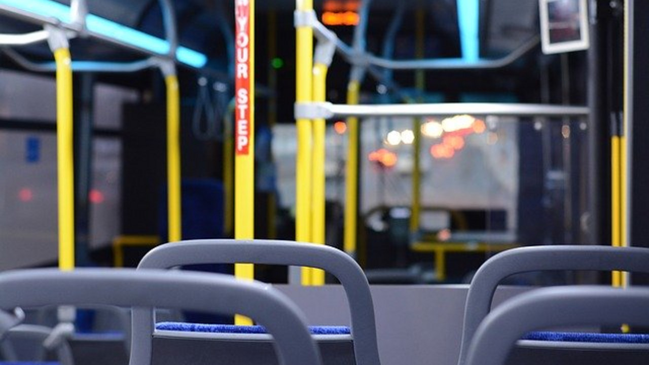 Innenraum eines Busses