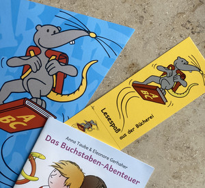 Papierschultüte, Bilderbuch und Lesezeichen
