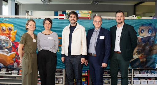 Ungebremster Lesespaß beim "Lesesommer" und "Vorlese-Sommer" 2026 - Kulturminister Teuber: "Lesen ist eine Superkraft" Ungebremster Lesespaß beim "Lesesommer" und "Vorlese-Sommer" 2026 - Kulturminister Teuber: "Lesen ist eine Superkraft"